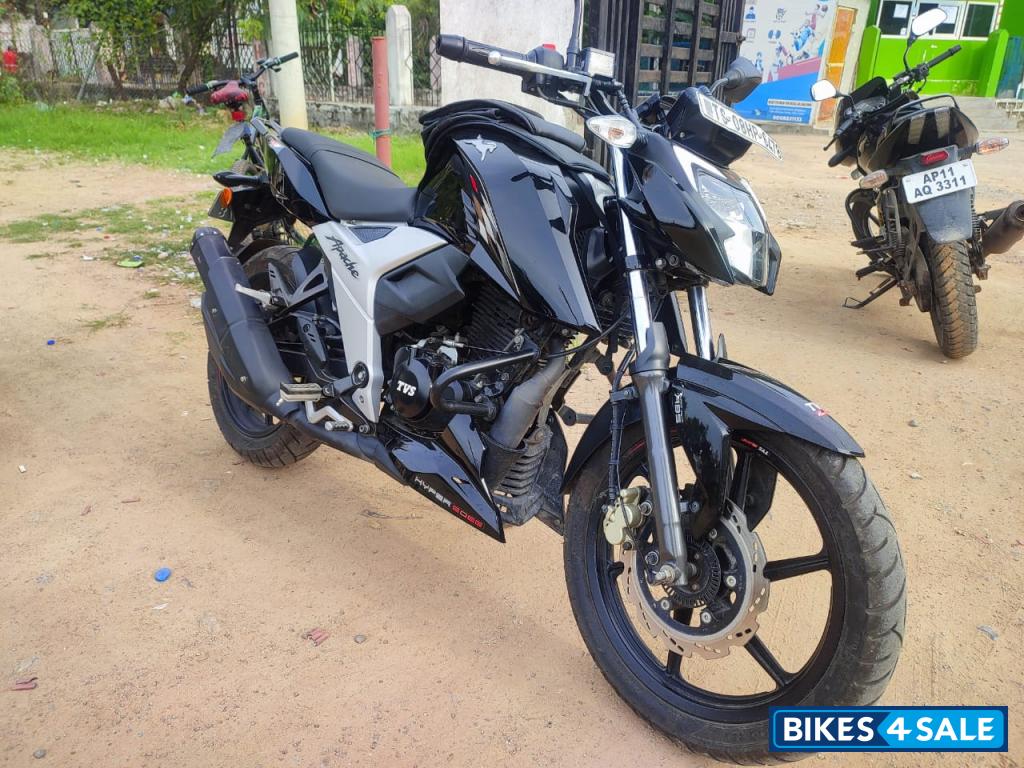 TVS Apache RTR 160 4V BS6