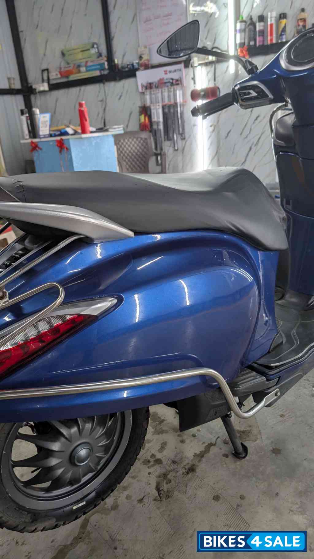 Bajaj Chetak Premium
