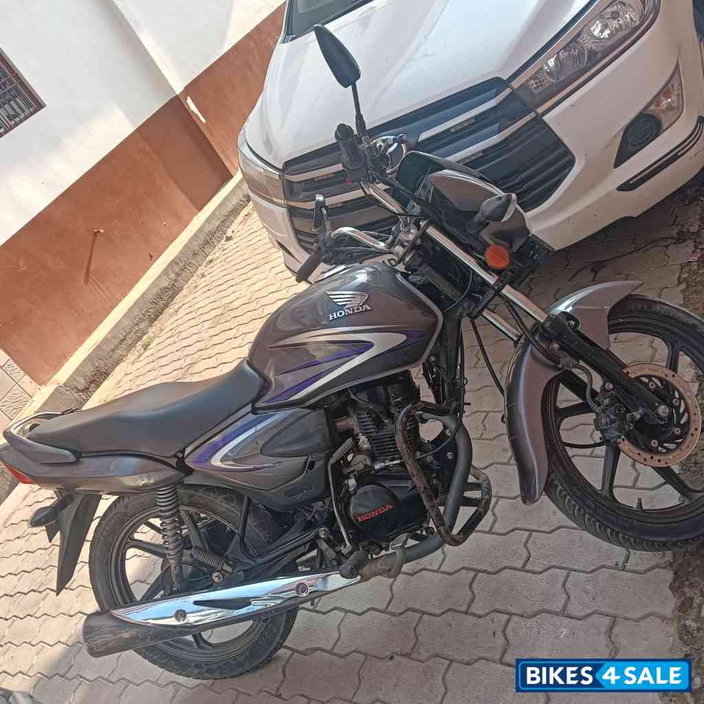 Grey Honda CB Shine Grey Honda CB Shine