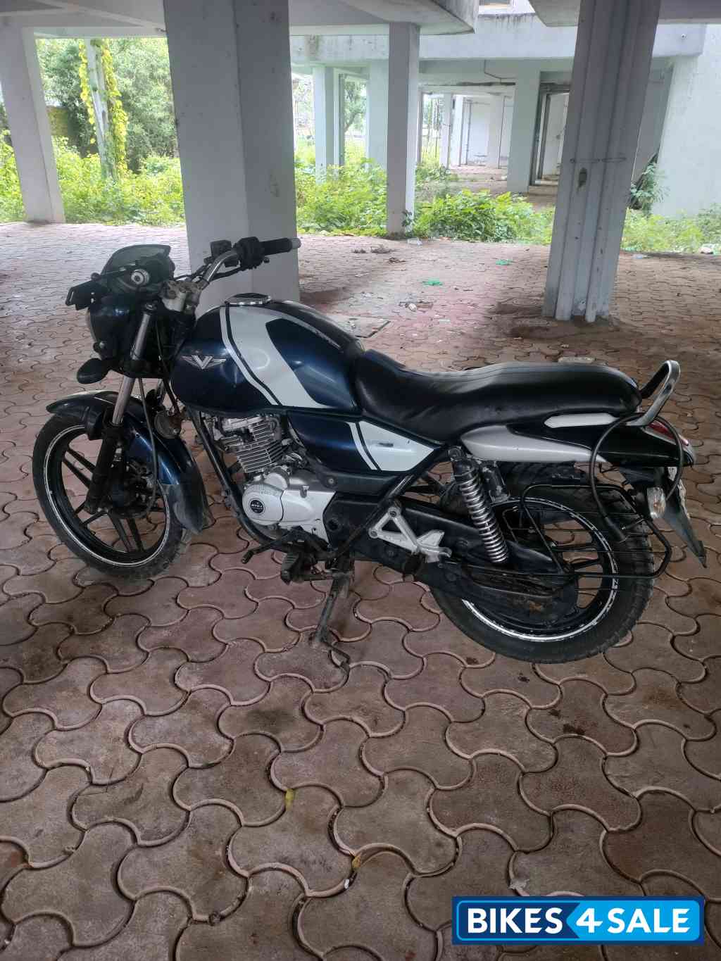 Bajaj V15