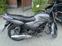 Gray Honda Shine 125