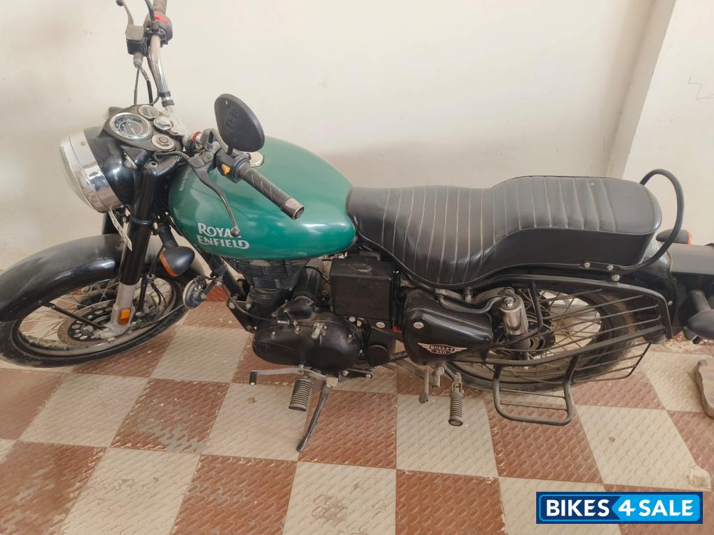 Black Royal Enfield Bullet 350 ES BS6