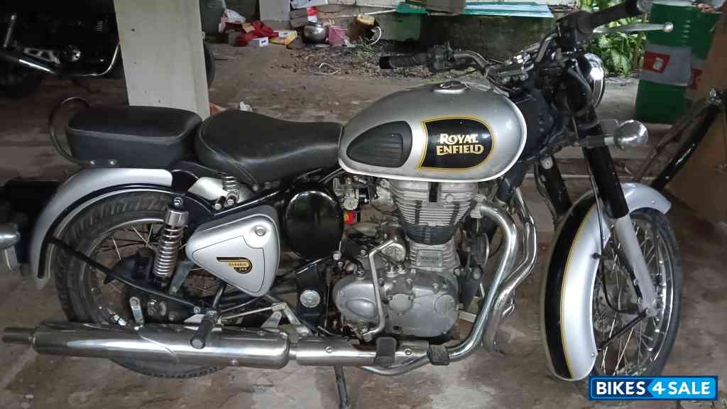 Silver Royal Enfield Classic 500 Silver Royal Enfield Classic 500