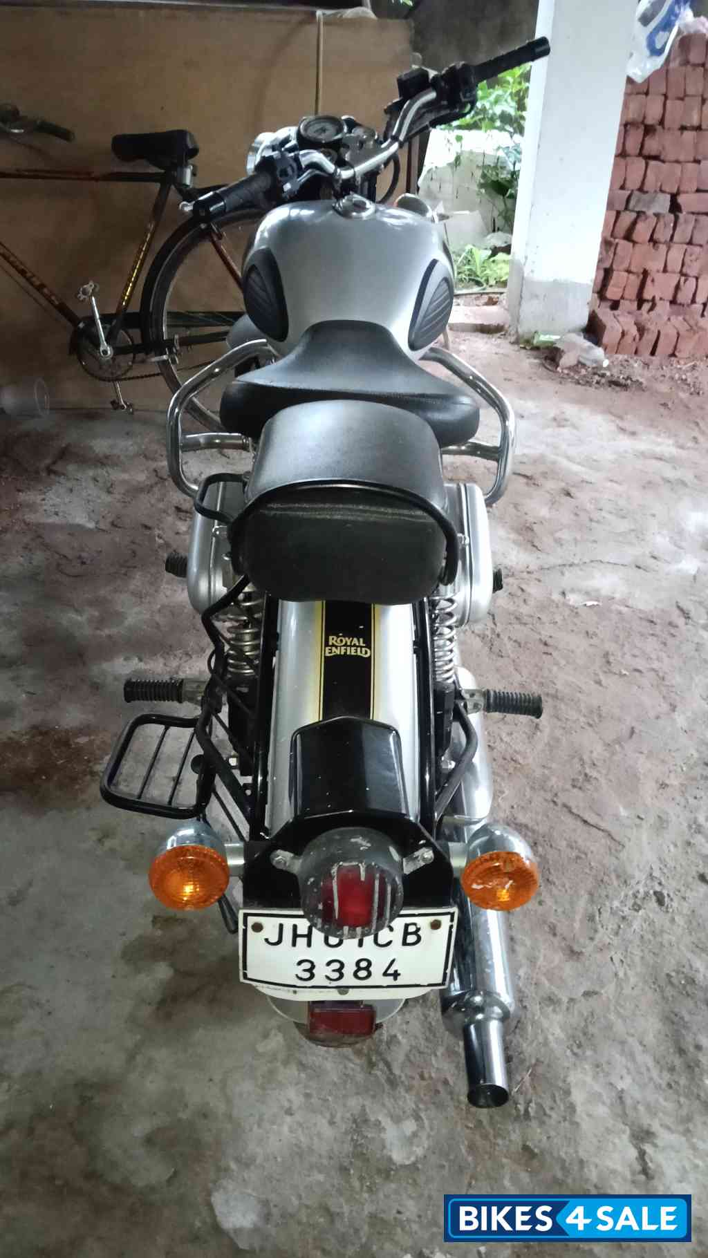 Silver Royal Enfield Classic 500 Silver Royal Enfield Classic 500