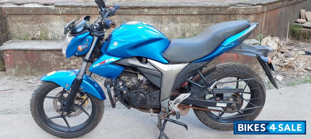 Blue Suzuki Gixxer 150