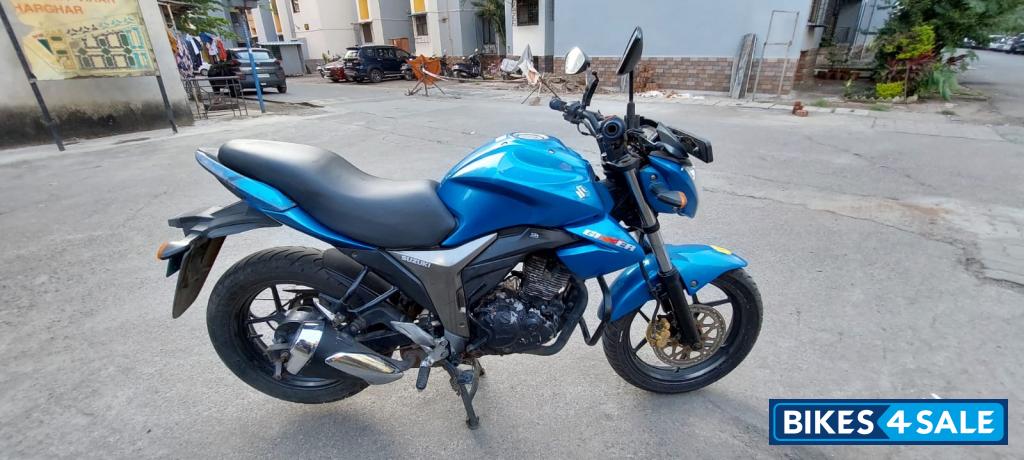 Blue Suzuki Gixxer 150
