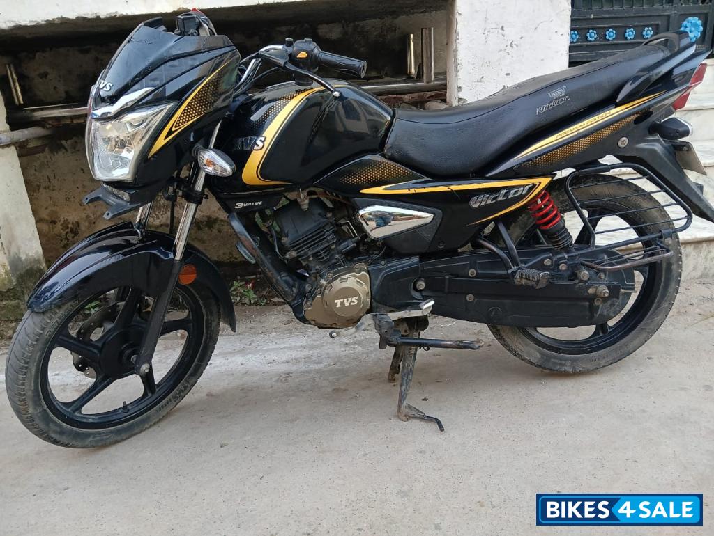 TVS Victor Premium Edition