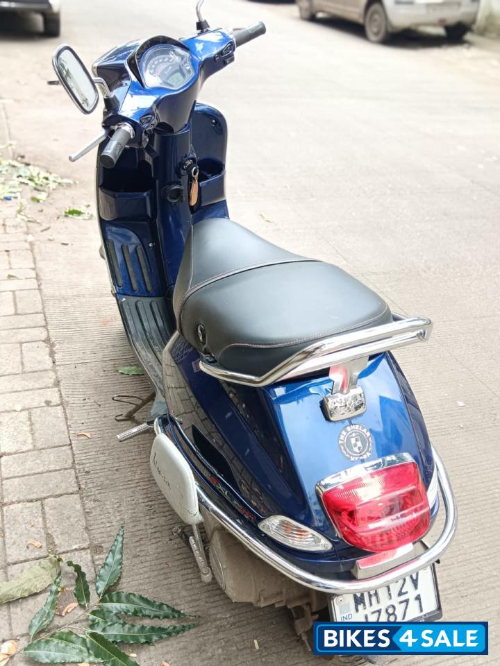 Deep Blue Vespa SXL 125