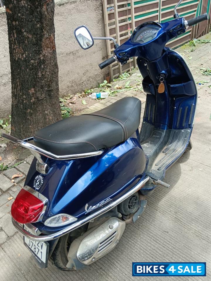 Deep Blue Vespa SXL 125