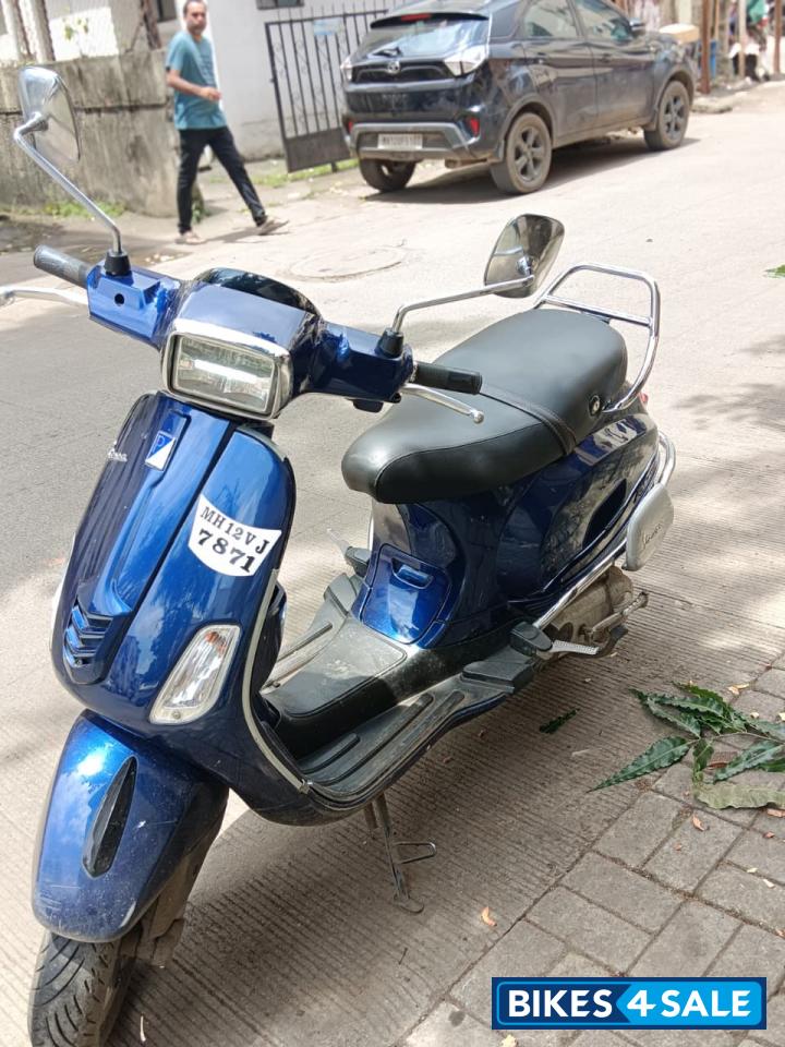 Deep Blue Vespa SXL 125