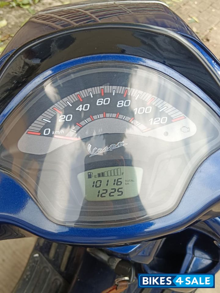 Deep Blue Vespa SXL 125