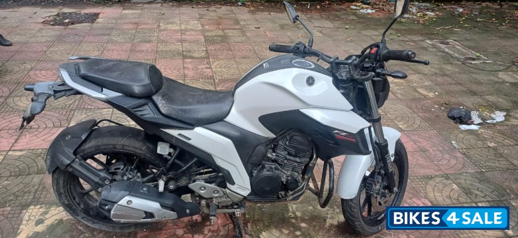 Yamaha FZ25