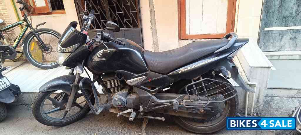 Black Honda CB Unicorn
