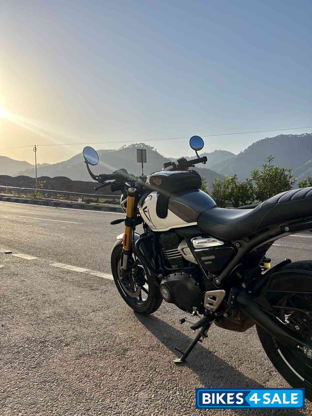 White Triumph Speed 400 2025