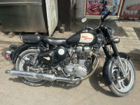 Black Royal Enfield Classic 500