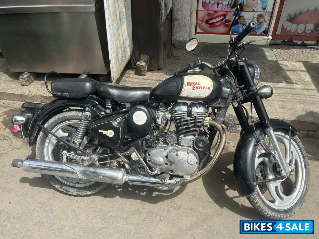 Black Royal Enfield Classic 500