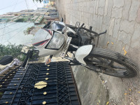 White Honda CB Shine SP