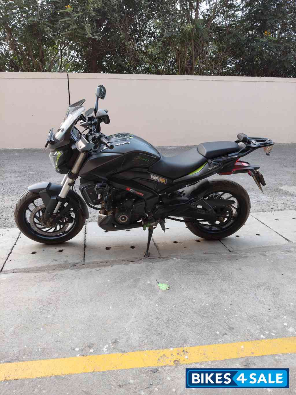 Black Bajaj Dominar 400 ABS BS6