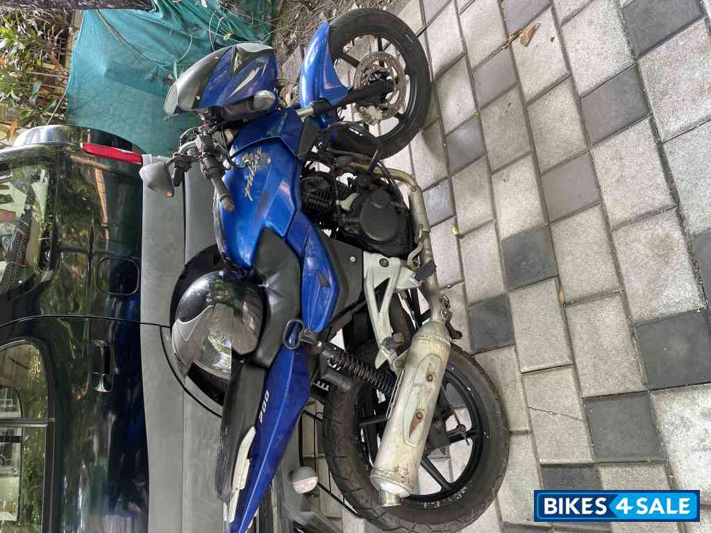 Blue Bajaj Pulsar 200 DTSi