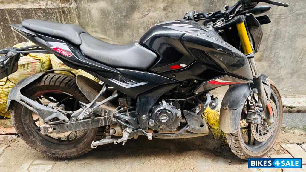 Black Bajaj Pulsar NS 160