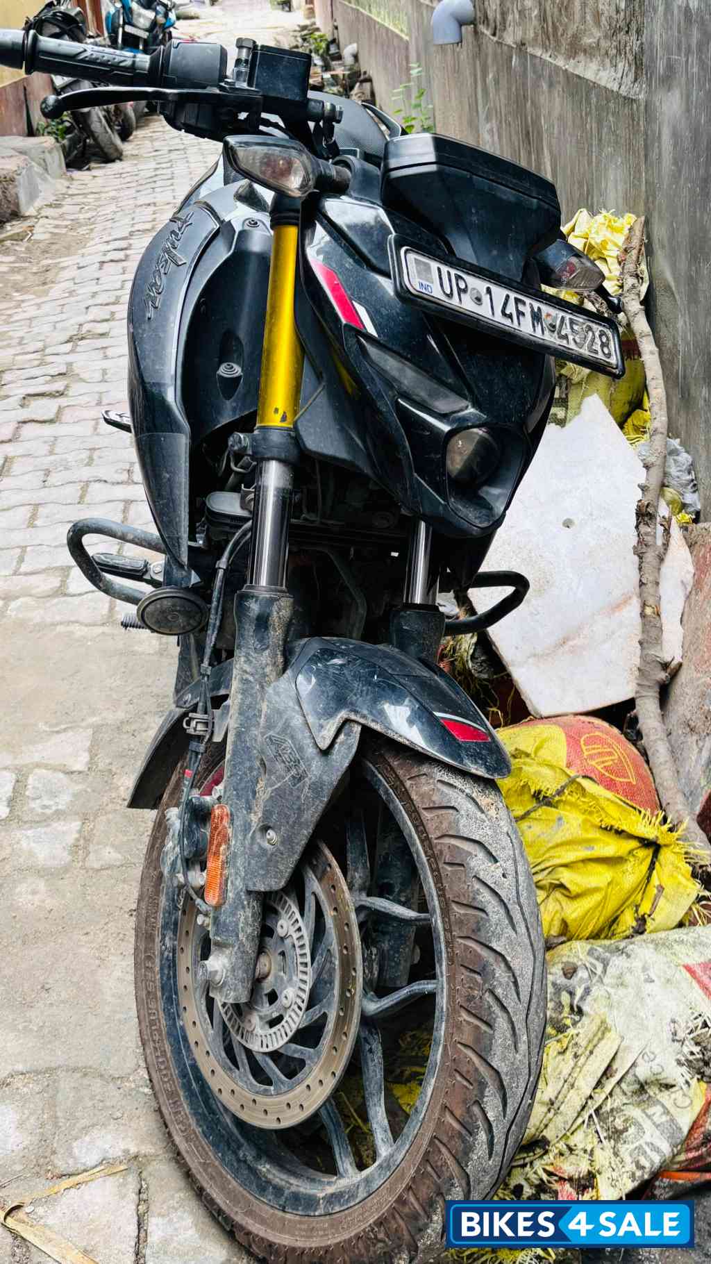 Black Bajaj Pulsar NS 160