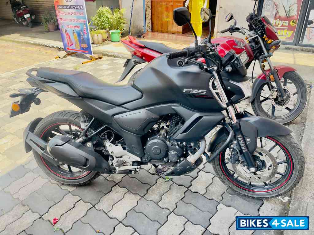 Matte Black Yamaha FZ-S FI Ver 4.0 DLX