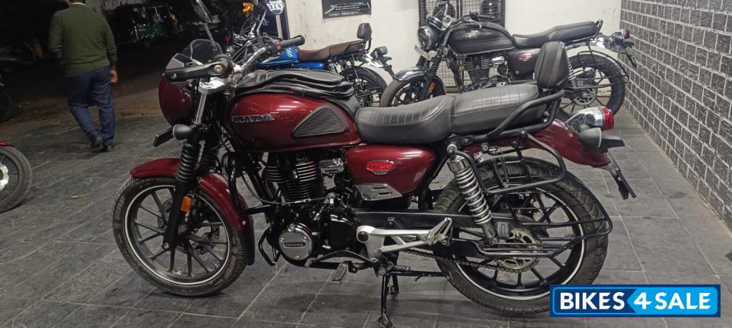 Red Mettali Honda 2023 CB350 Hness DLX Pro