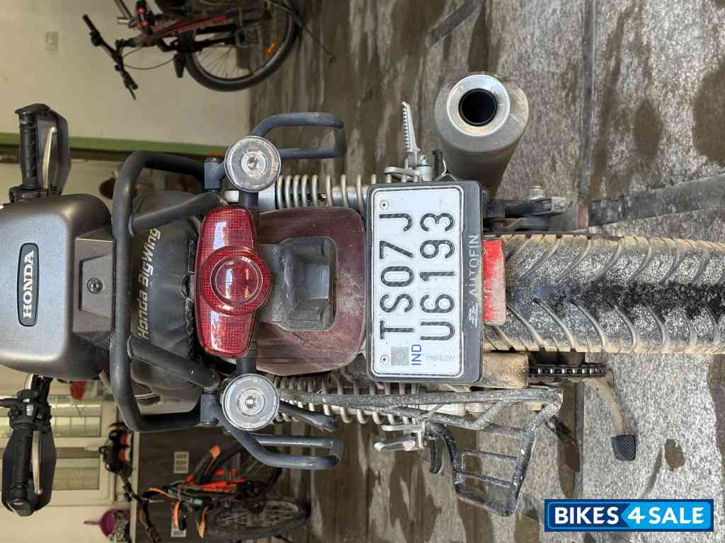 Red Mettali Honda 2023 CB350 Hness DLX Pro