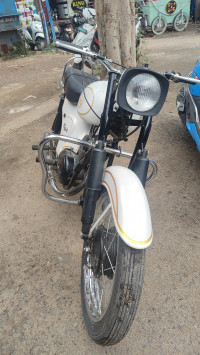 White Yamaha Rajdoot