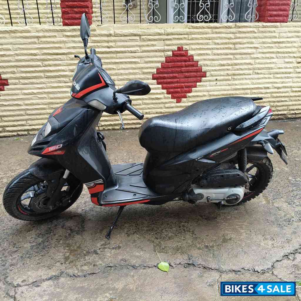 Aprilia SR 160 Carbon ABS Aprilia SR 160 Carbon ABS