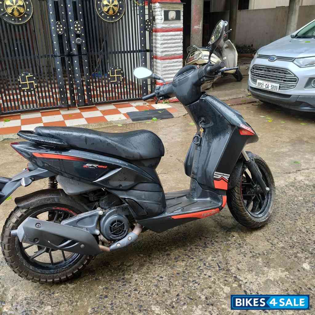 Aprilia SR 160 Carbon ABS Aprilia SR 160 Carbon ABS