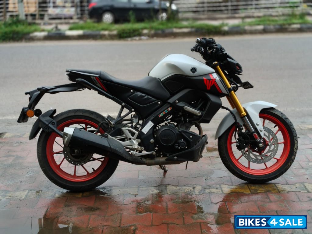 White Yamaha MT-15 BS6