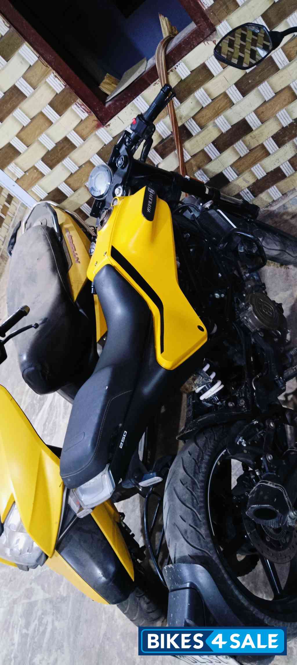 Silver Husqvarna Vitpilen 250