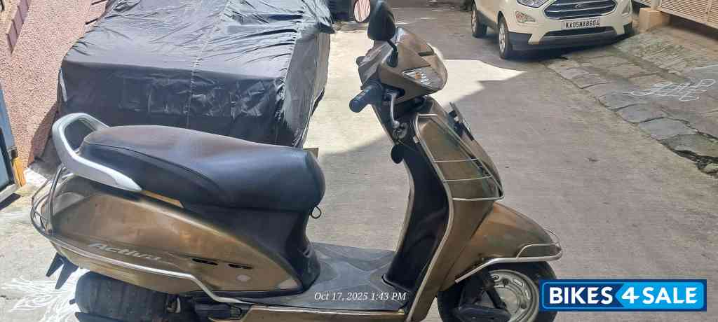 Gold Honda Activa