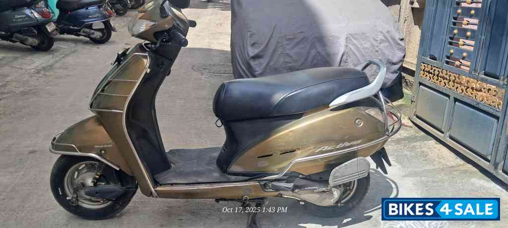 Gold Honda Activa
