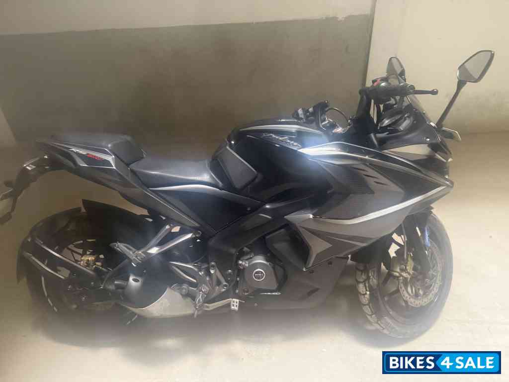Black Bajaj Pulsar RS 200 ABS