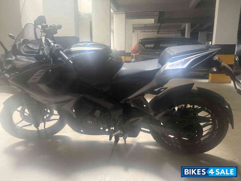 Black Bajaj Pulsar RS 200 ABS