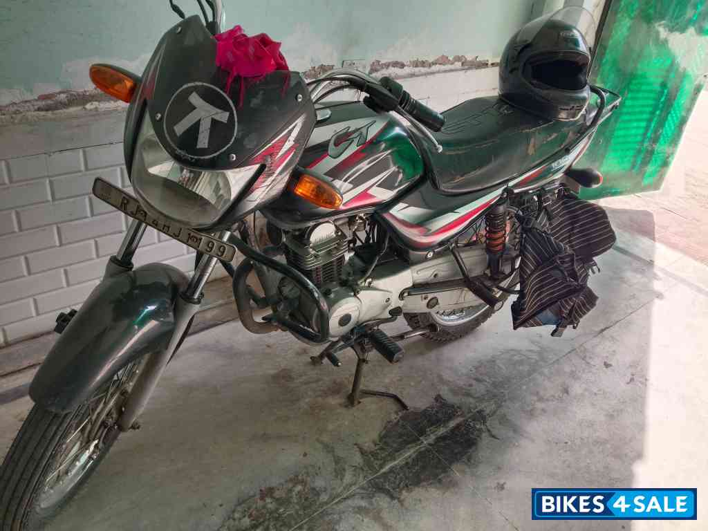 Read & Black Bajaj CT 100
