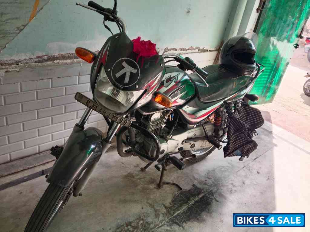 Read & Black Bajaj CT 100