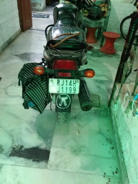 Read & Black Bajaj CT 100