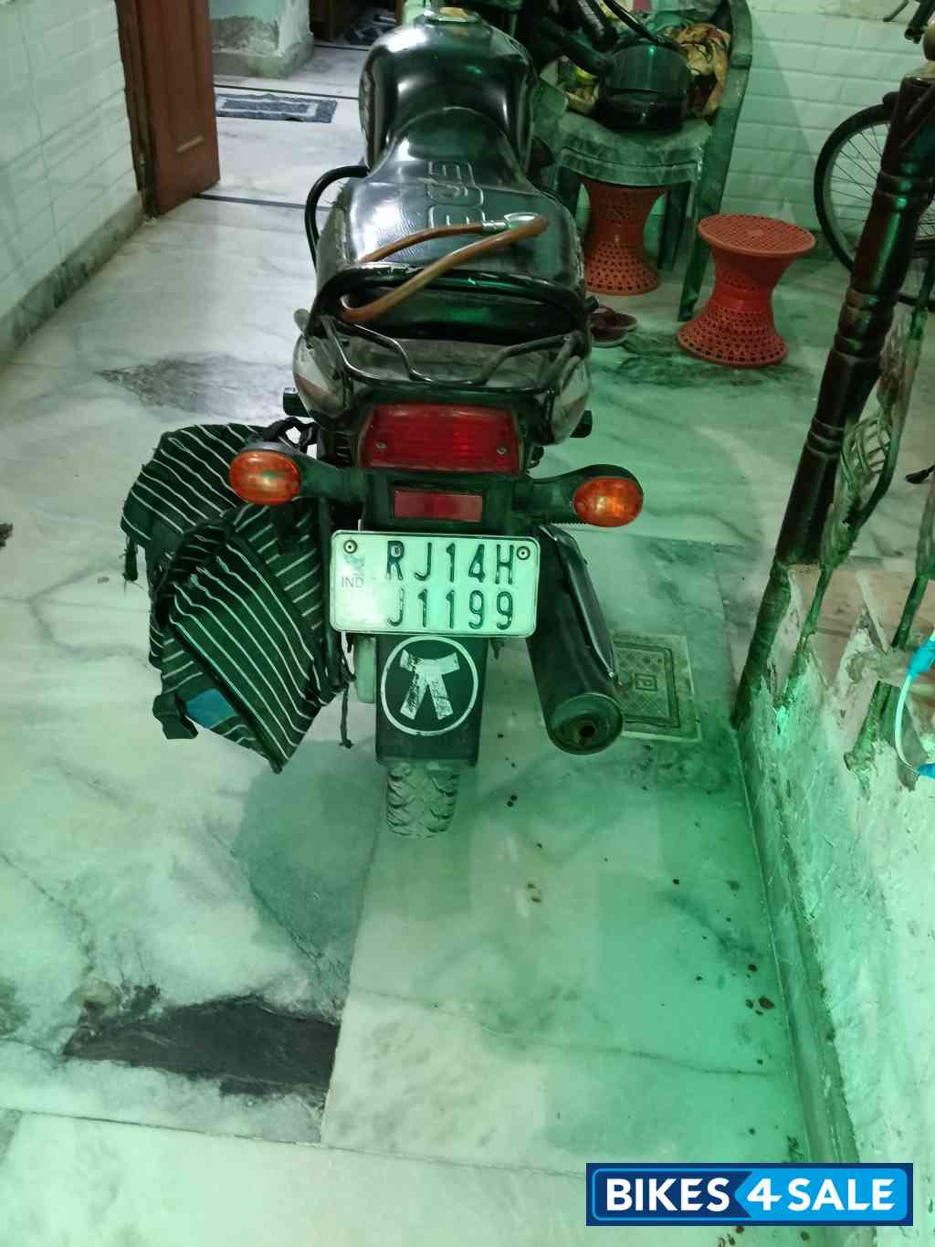 Read & Black Bajaj CT 100