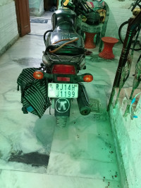Read & Black Bajaj CT 100