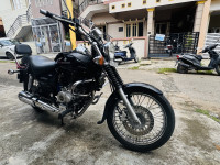 Black Bajaj Avenger 220 DTS-i