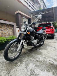 Black Bajaj Avenger 220 DTS-i