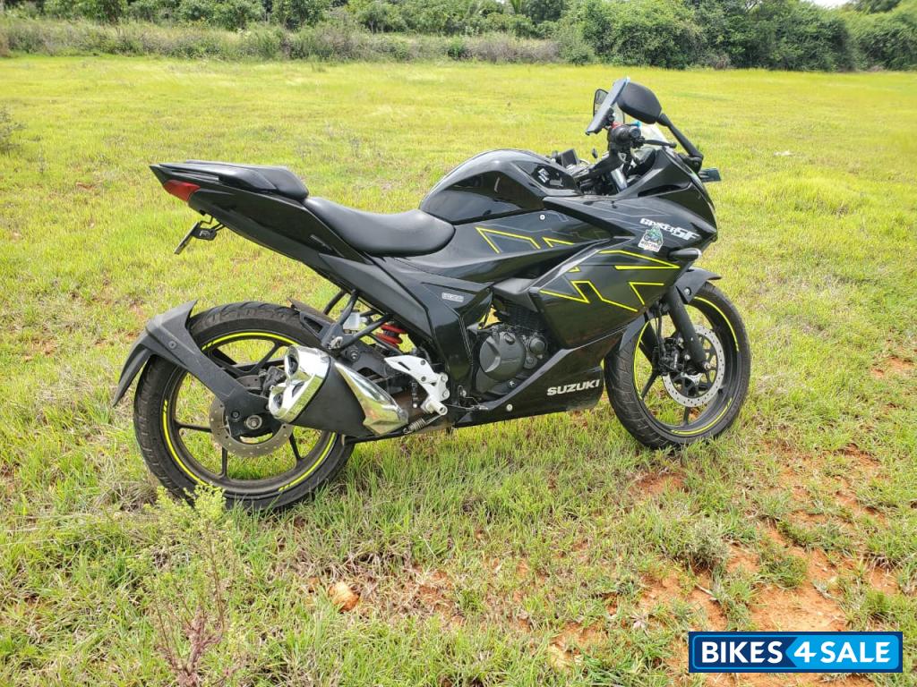 Sparkle Black Suzuki Gixxer SF BS6