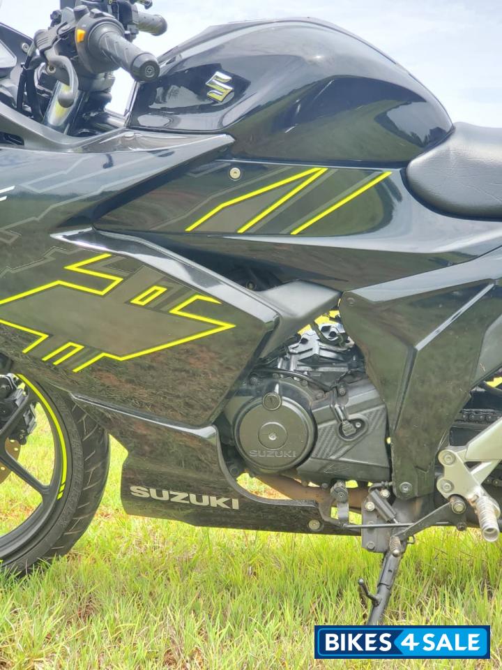 Sparkle Black Suzuki Gixxer SF BS6