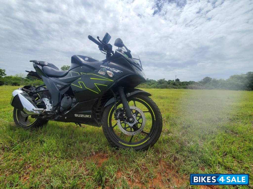 Sparkle Black Suzuki Gixxer SF BS6