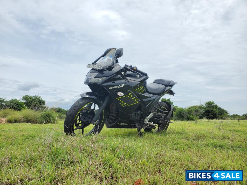 Sparkle Black Suzuki Gixxer SF BS6