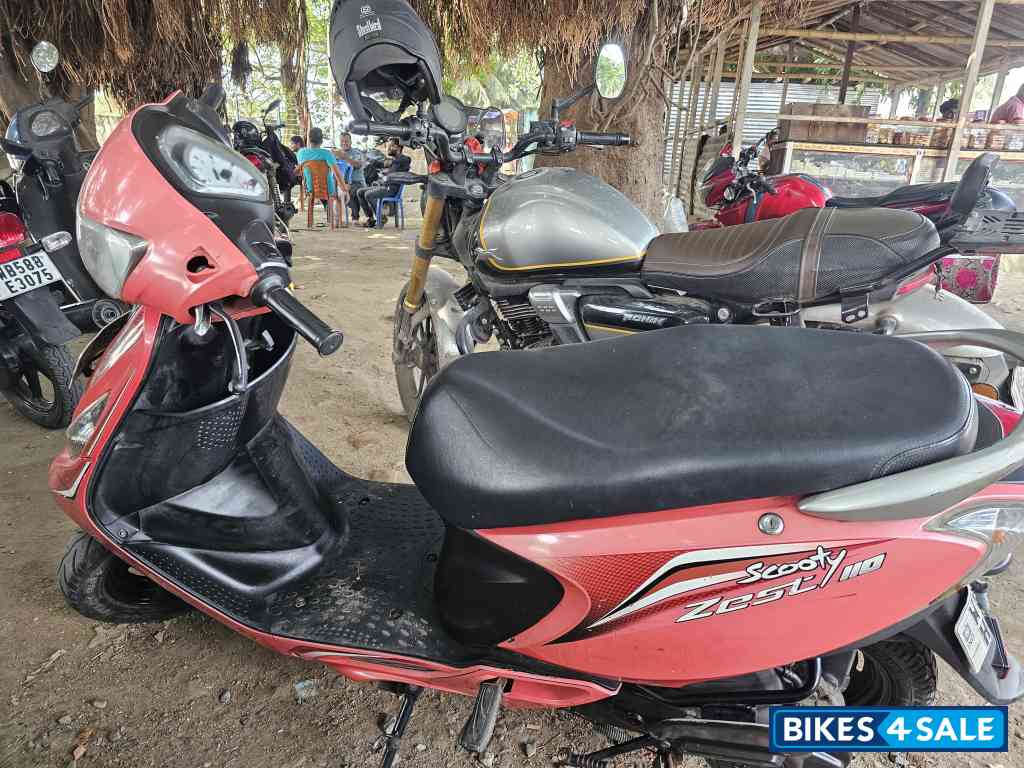 TVS Zest 110 Gloss Series