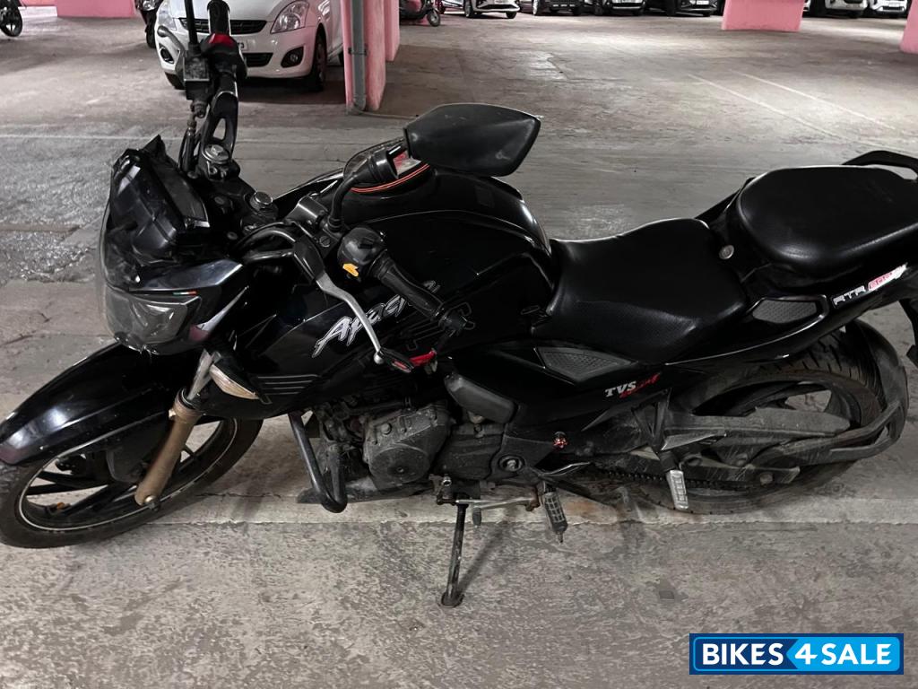 Black TVS Apache RTR 200 4V Black TVS Apache RTR 200 4V